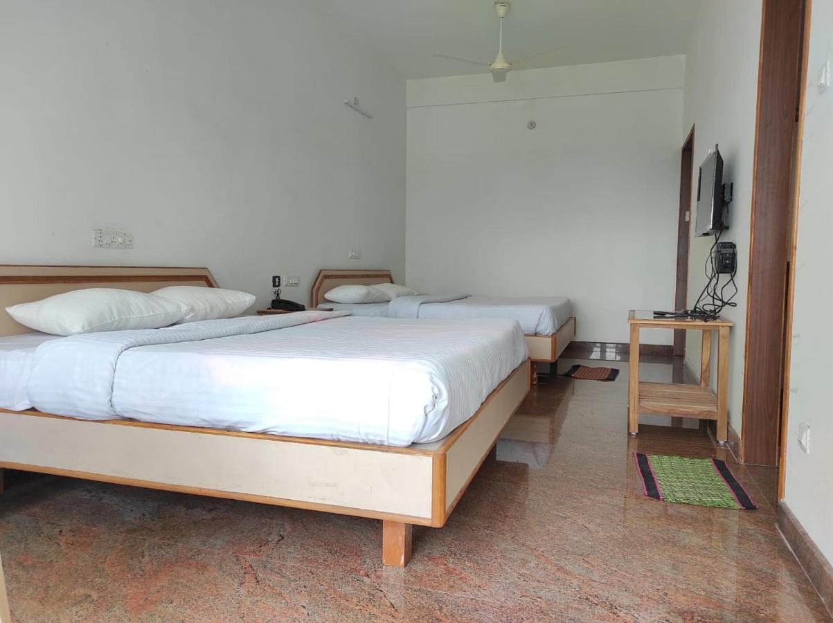 Sabari Residency Hotel Vālpārai Kültér fotó