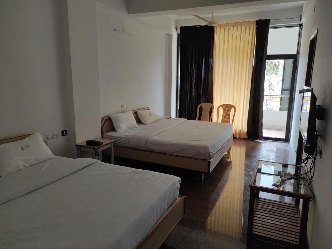 Sabari Residency Hotel Vālpārai Kültér fotó