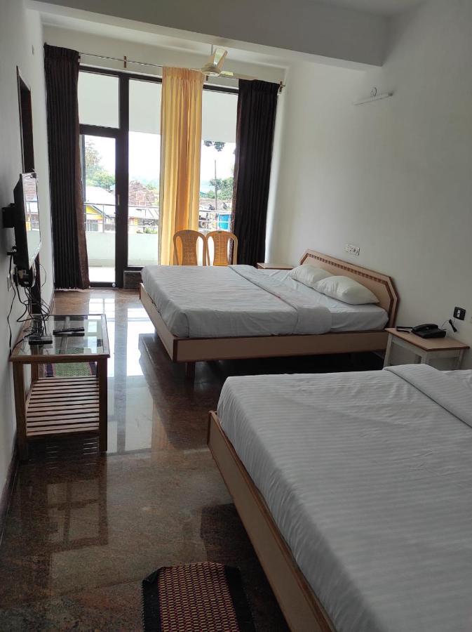 Sabari Residency Hotel Vālpārai Kültér fotó