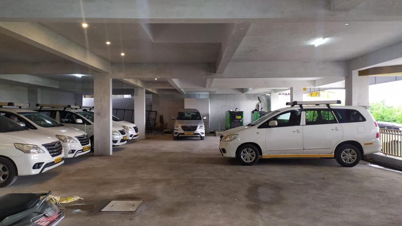 Sabari Residency Hotel Vālpārai Kültér fotó