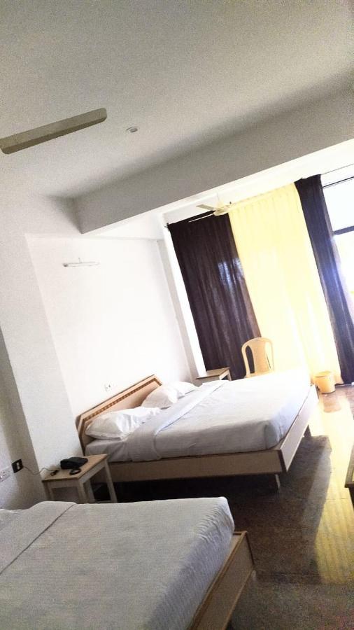 Sabari Residency Hotel Vālpārai Kültér fotó