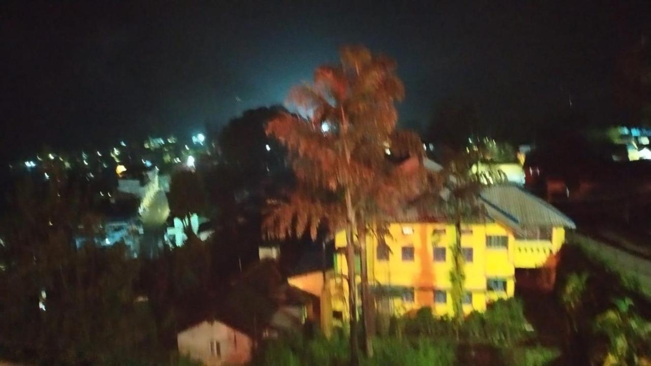 Sabari Residency Hotel Vālpārai Kültér fotó