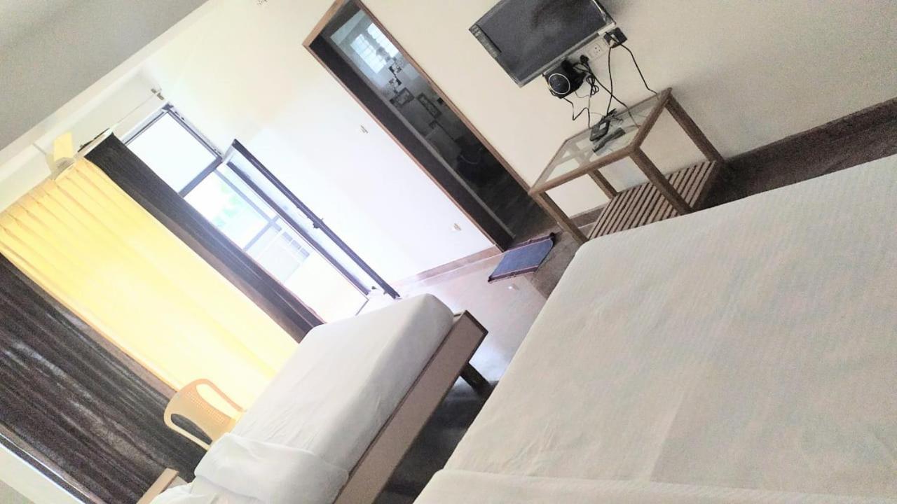Sabari Residency Hotel Vālpārai Kültér fotó