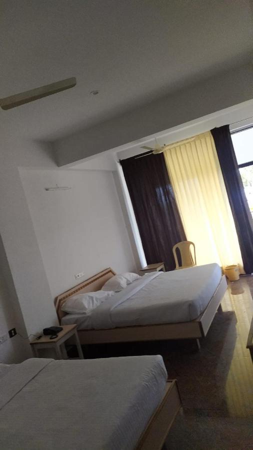 Sabari Residency Hotel Vālpārai Kültér fotó
